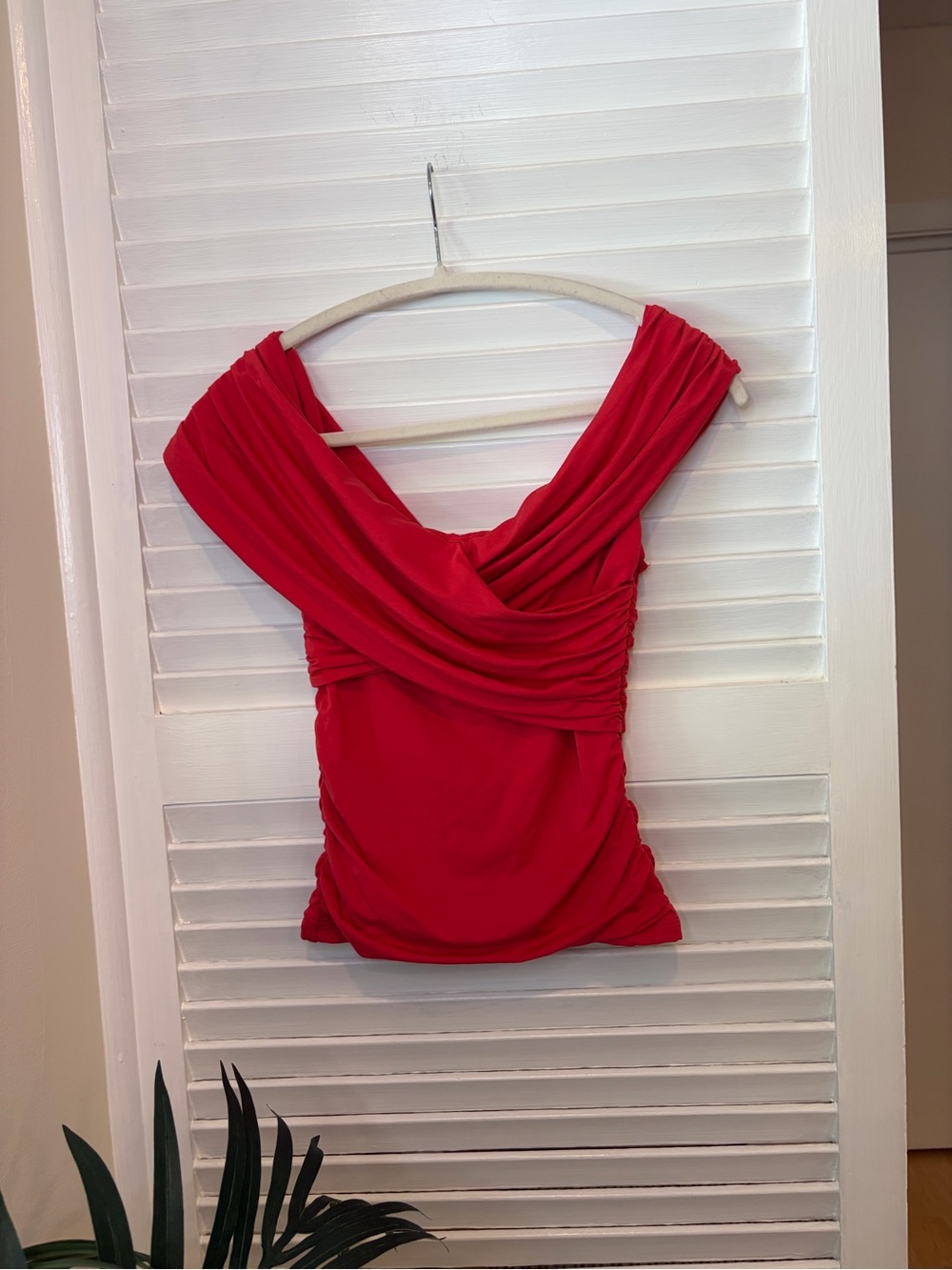 Abercrombie & Fitch Red Off-the-Shoulder Crossover Front Going Out Top in XS